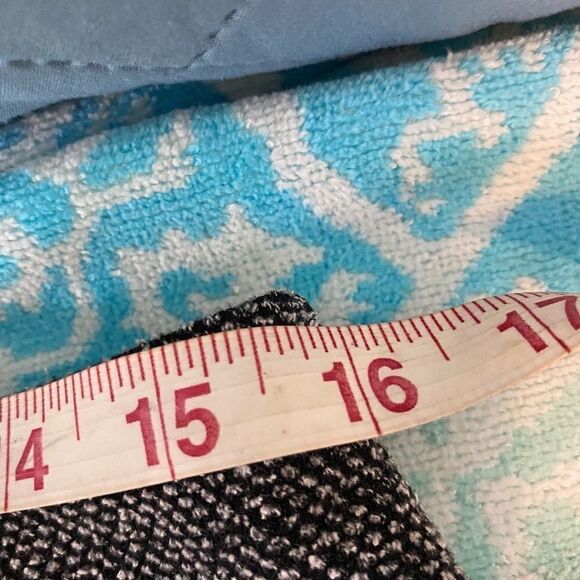 EXPRESS tweed  skirt with pleat in front - Picture 9 of 9